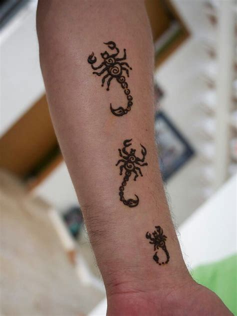Henna Scorpions ) Men henna tattoo, Animal henna