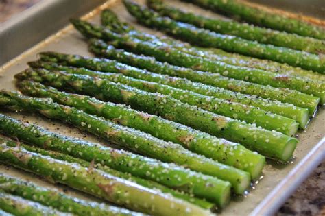 Seasoning asparagus spears