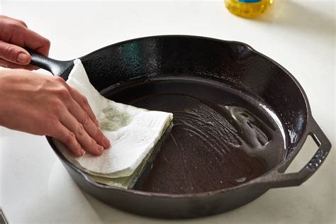 Seasoning a Cast Iron Pan