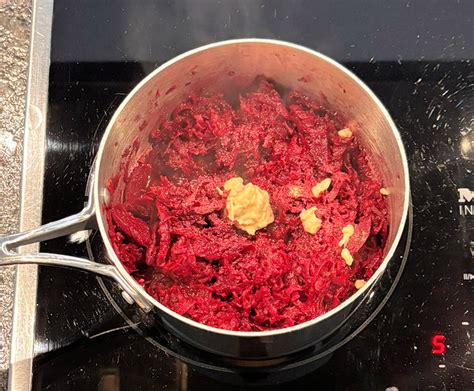 Seasoning the Beetroot Slices