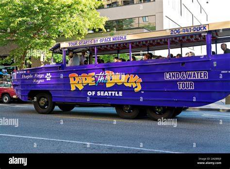 Seattle tour bus