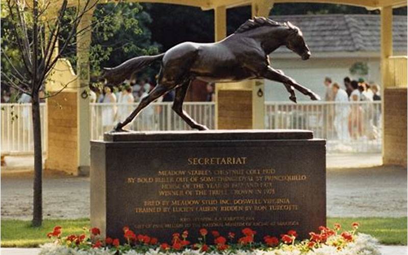 Secretariat Statue