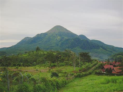 Gunung Penanggungan Jawa