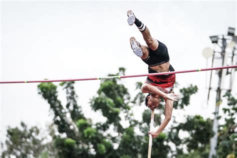 Memahami Teknik Lompat Galah dalam Olahraga Pendidikan di Indonesia
