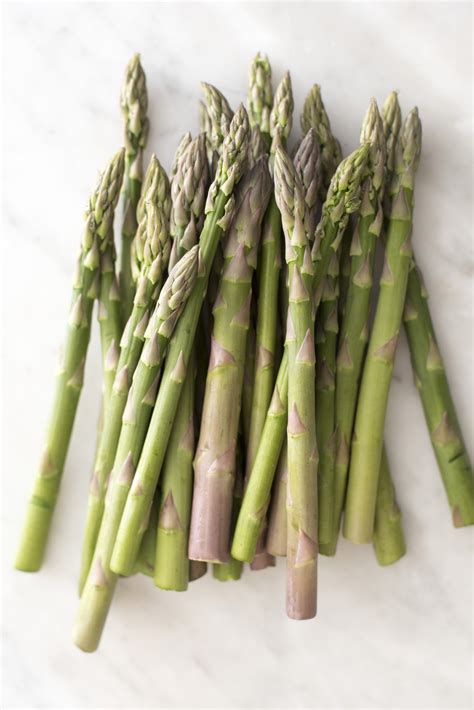 Selecting fresh asparagus spears