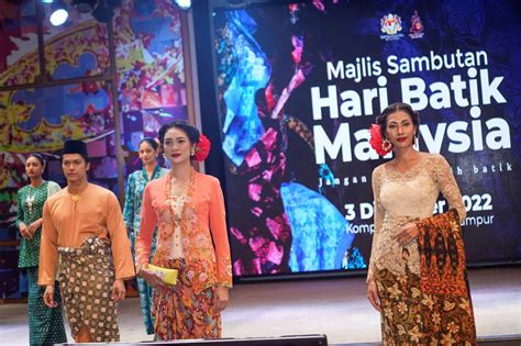 Seni Menjalin Batik