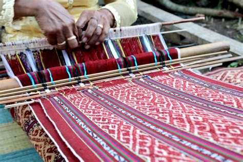 Seni Tenun Ikat