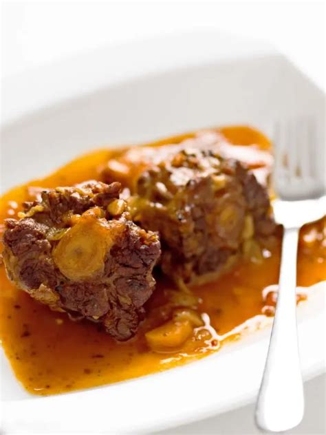 Serving Rabo de Toro