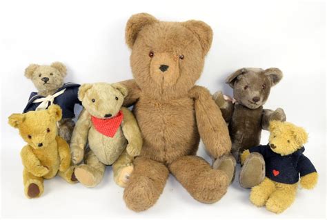 Seven teddy bears