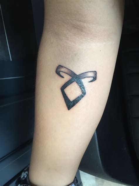 My Shadowhunter rune tattoo of Fearless on the lower