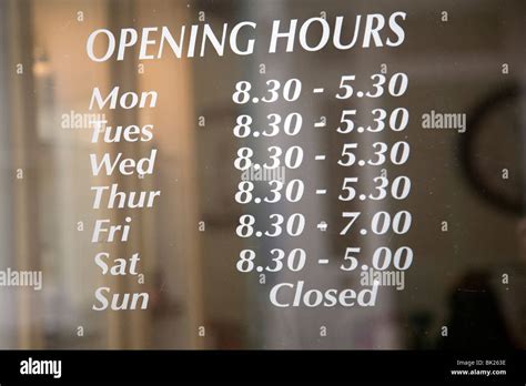 Shop opening hours