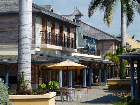 Shoppes at Rose Hall