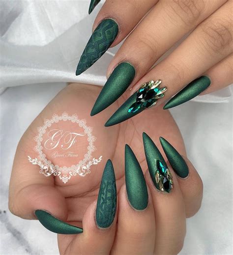 Short Stiletto Nails Green: The Perfect Trend For 2023