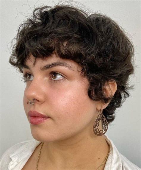 Short Curly Haircuts Round Face