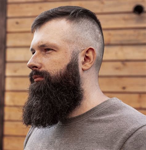 Short Garibaldi Beard