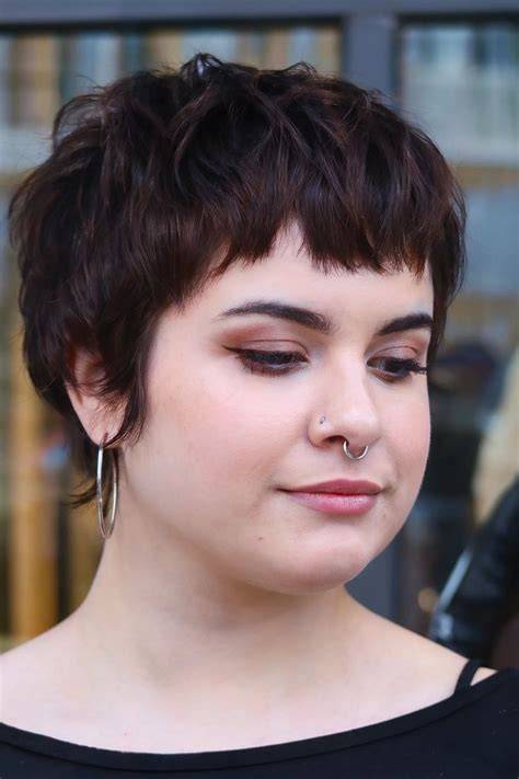 37 Best Short Hairstyles For Round Faces Eazy Glam