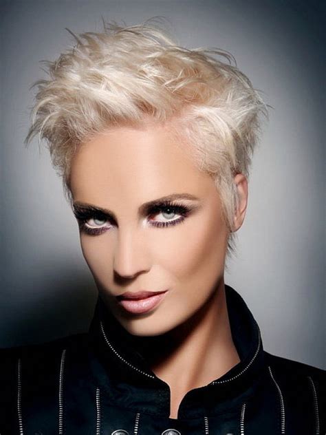 Short Hairstyle For Thin Hair Women