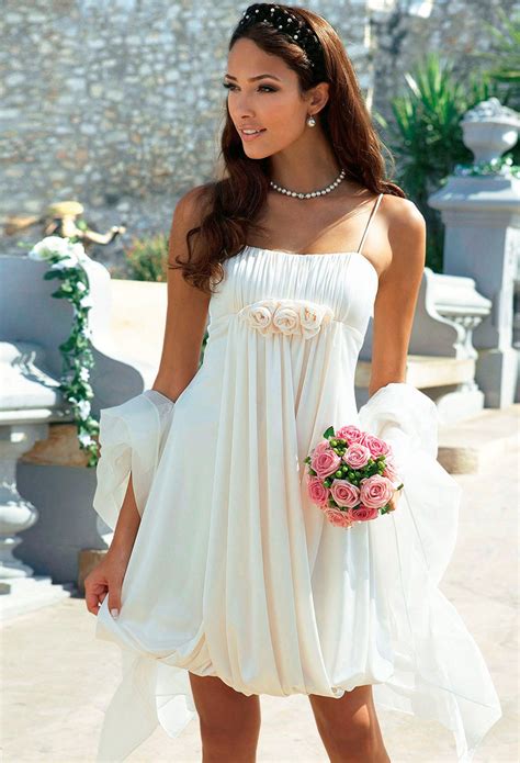 Short Wedding Dresses: An preference for beach wedding