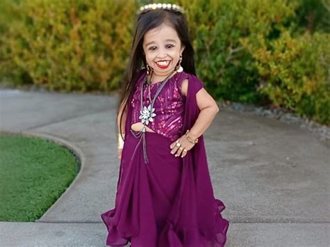 The Heartbreaking Tale of the World's Smallest Woman