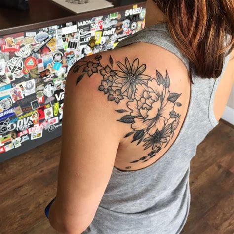 26 Awesome Floral Shoulder Tattoo Design Ideas For Woman