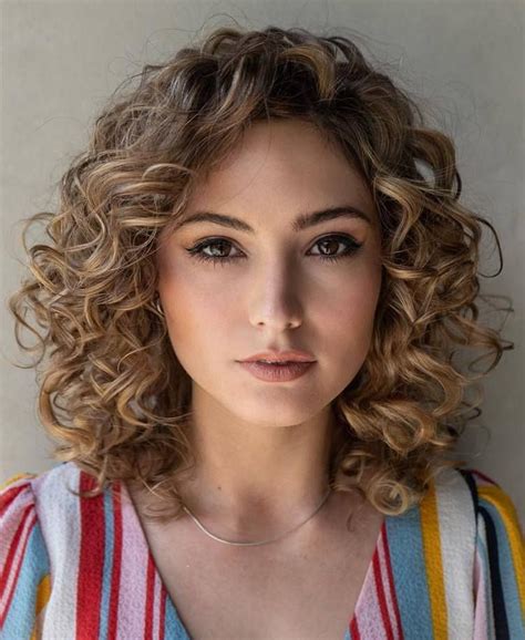 Shoulder Length Curly Hair Round Face