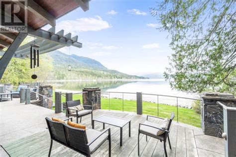Stunning Shuswap Waterfront Property - Your Dream Home Awaits