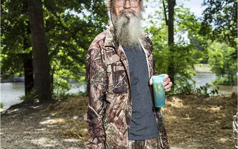 Si Robertson With Duck Calls