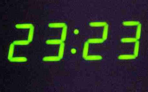 Hora espejo 23:23 Descubre su significado completo >>