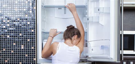 Signs of a broken refrigerator