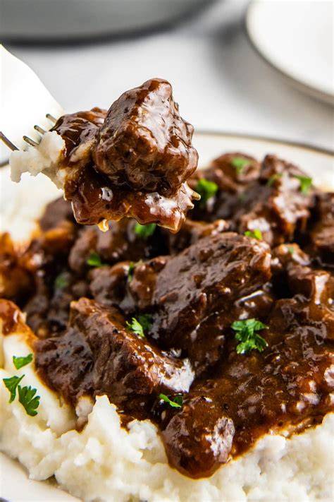 Simple Beef Tips And Gravy Recipe - Chefinoz
