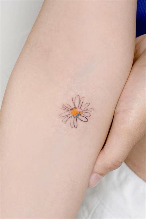 Simple Daisy Tattoo