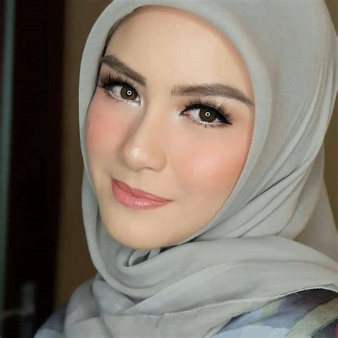 Simple Makeup with Hijab Tutorial and Hijab Makeup Tips