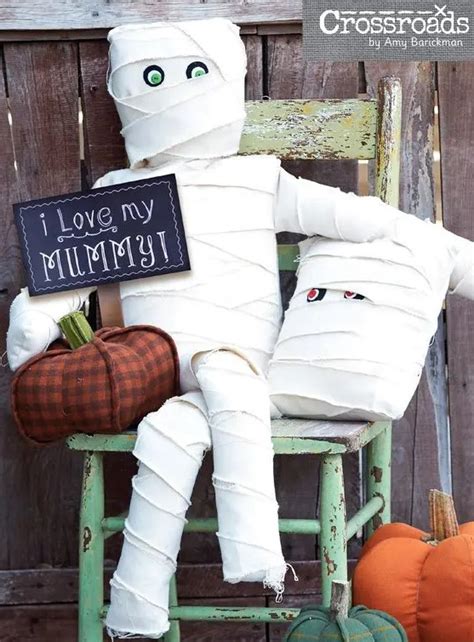 Simple and Spooky Mummy Decorations
