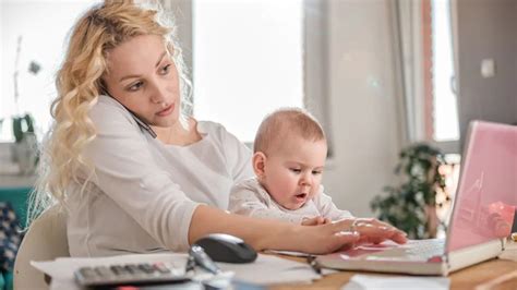 Single Moms: Juggling Work & Parenting