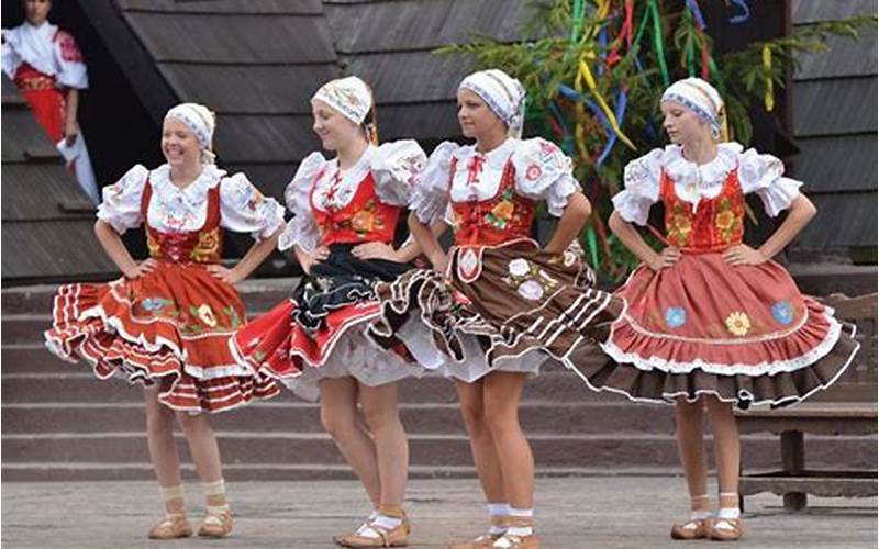 Slovakian Dancers