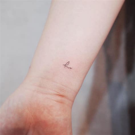 106 Tiny Discreet Tattoos For People Who Love Minimalism