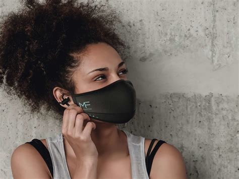 Smart face mask features