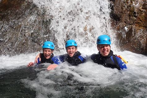 Smiling Canyoning