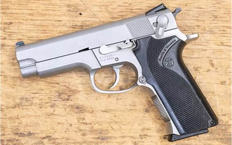 Smith And Wesson 4006 History