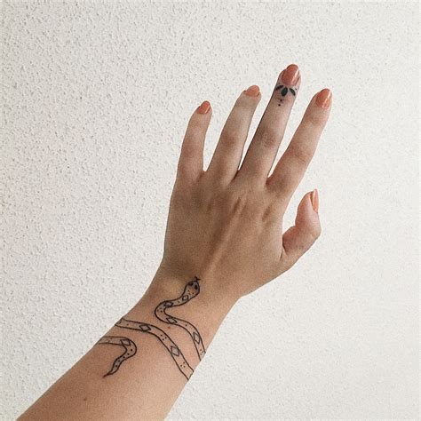 Пин на доске Wrist Tattoos