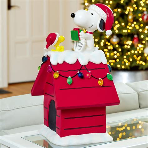 Snoopy Doghouse Christmas
