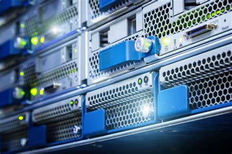 Snowflake Plummets as Technical Hiccup Impacts Revenue: Industry Experts Analyze Stock's Dramatic Decline