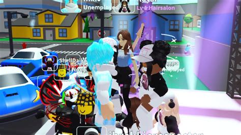 Soccer Mommy\'s Roblox Concert Was Both Alarming And Inspiring