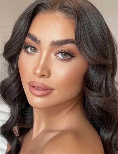 Soft glam makeup eyebrows