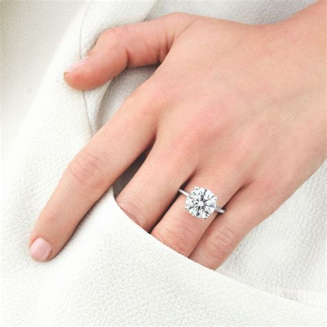 Solitaire Engagement Rings – Simplicity and Brilliance