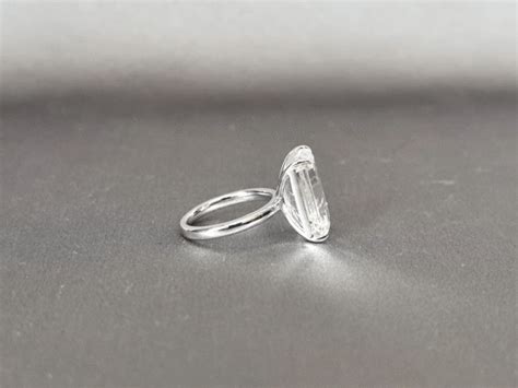 Solitaire Settings: Timeless Simplicity
