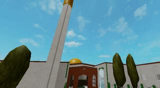 Someone made this beautiful Mosque in Roblox Studio . Impressive 