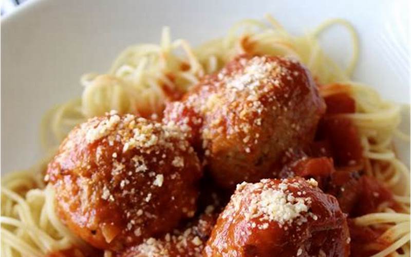 Spaghetti With Turkey Meatballs And Tomato Sauce