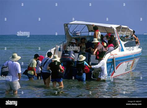 Speedboat Boarding