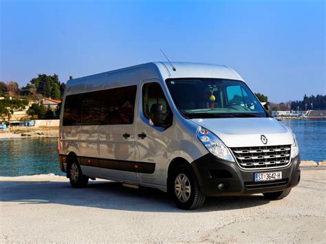 Split airport bus transfer